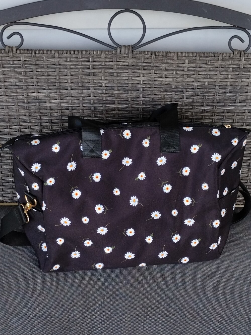Alice + Olivia Black Daisy Floral Tote Bag Crossbody Shoulder Bag Stacey Bendet